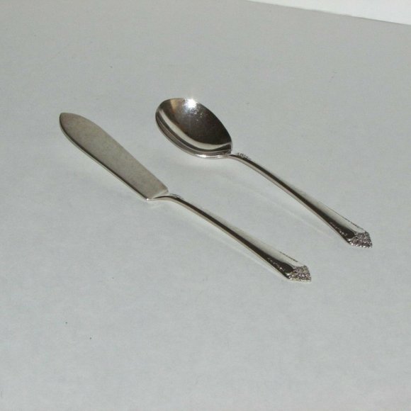Vintage Starlight Silver Plate Butter Knife & Sugar Spoon Rogers International - Picture 1 of 8